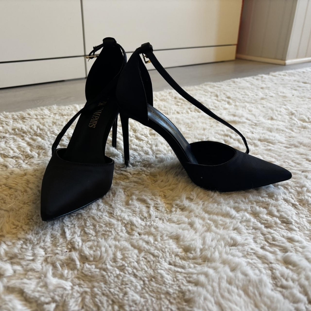 Women's Black Courts